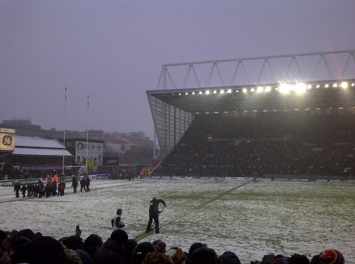 Tigers officials clear snow from the Welford Road pitch before Leicester's 9-5 Heineken Cup win over Toulouse